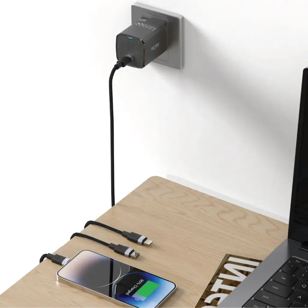 PAWA Retro PD25W Only PD Port UK Charger With USB-C to Lightning Cable BLACK